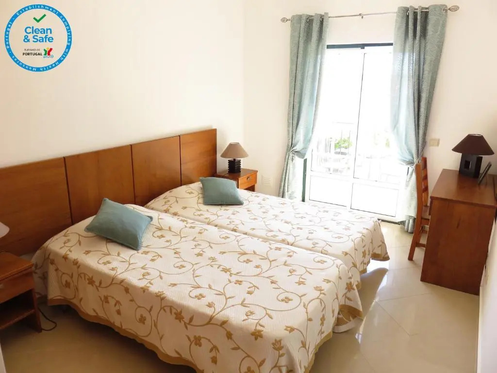 Apartamento T1 com vista mar perto da Praia N.ª Sra. da Rocha