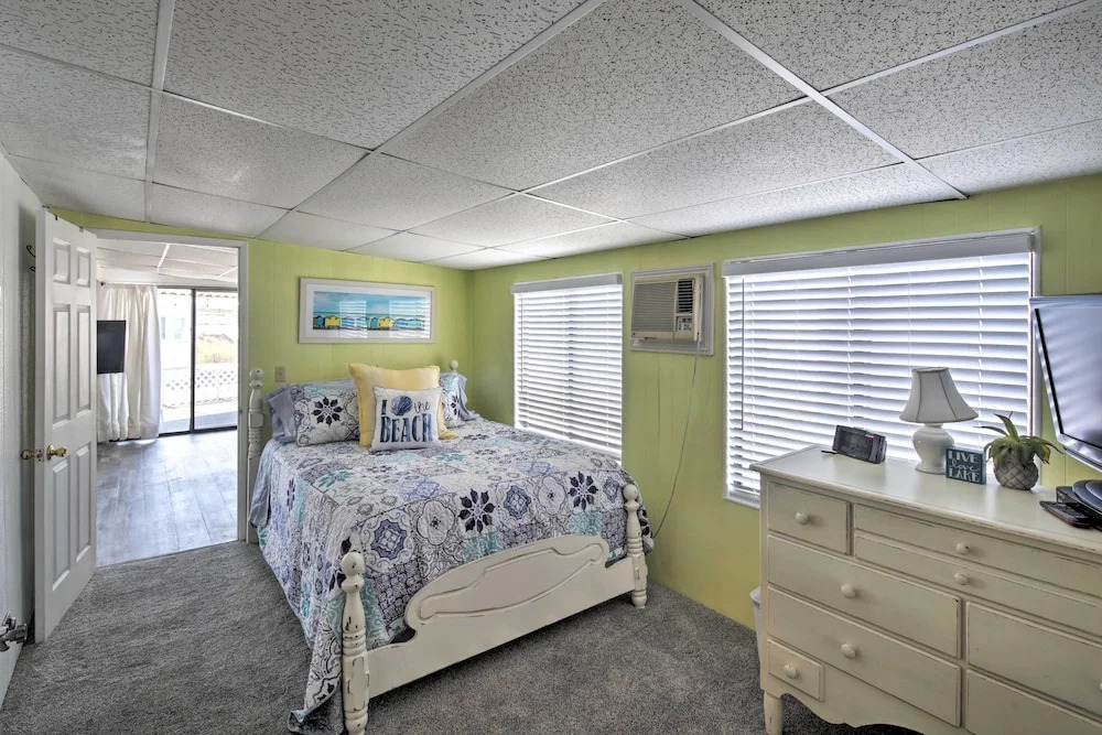 Lake Havasu Home w/ Resort Perks, Walk to Lake