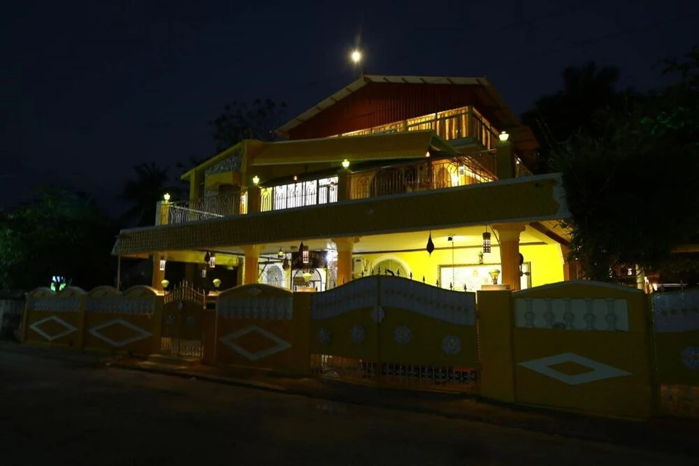 Royal House And Park