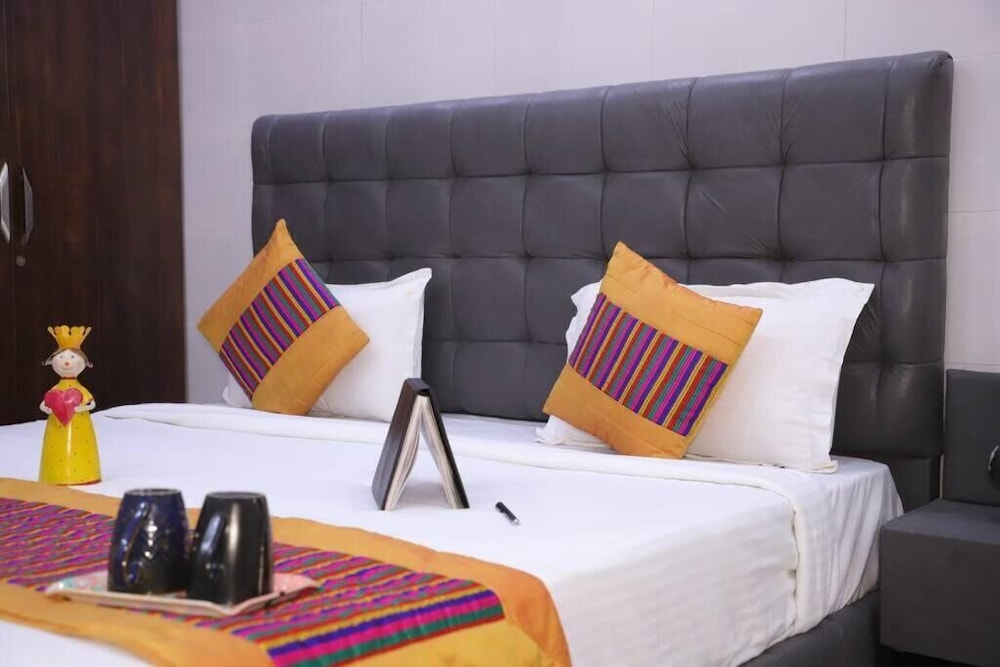 Fortune Home Service Apartment 1Bhk,L-36B, Saket