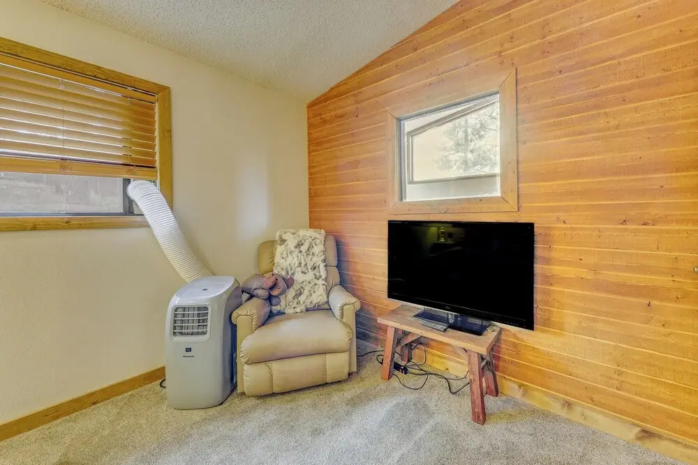 Ruidoso Cabin w/ Deck + Views: 4 Mi to Winter Park