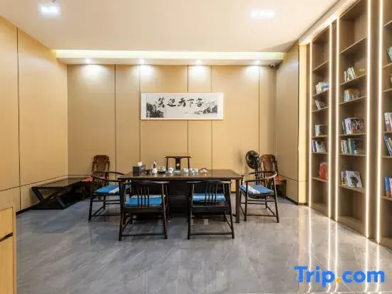 Xuwen Yunduo Smart Hotel (Jingang Avenue)
