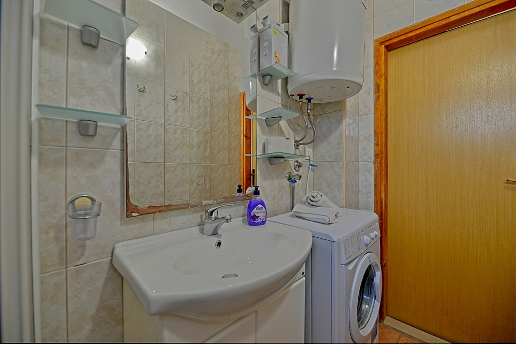 Apartment Puli - 200m from sea: Nela2  Postira, Island Brac