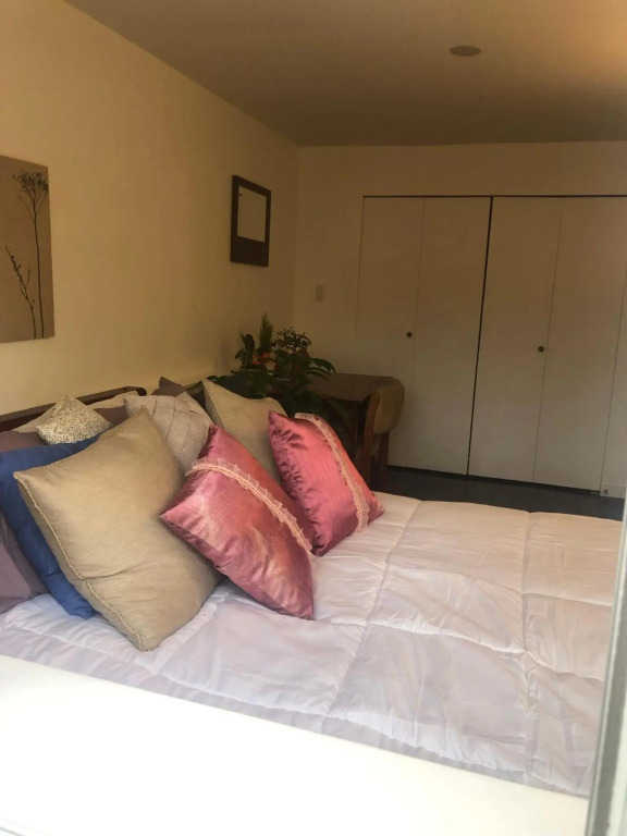 3 bed on a tree lined street in Kits -Quiet Comfortable Convenient