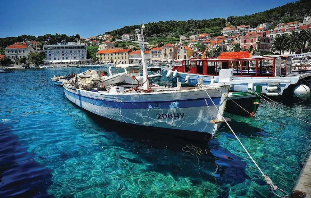 Nice Home in Stari Grad With Wifi and 4 Bedrooms