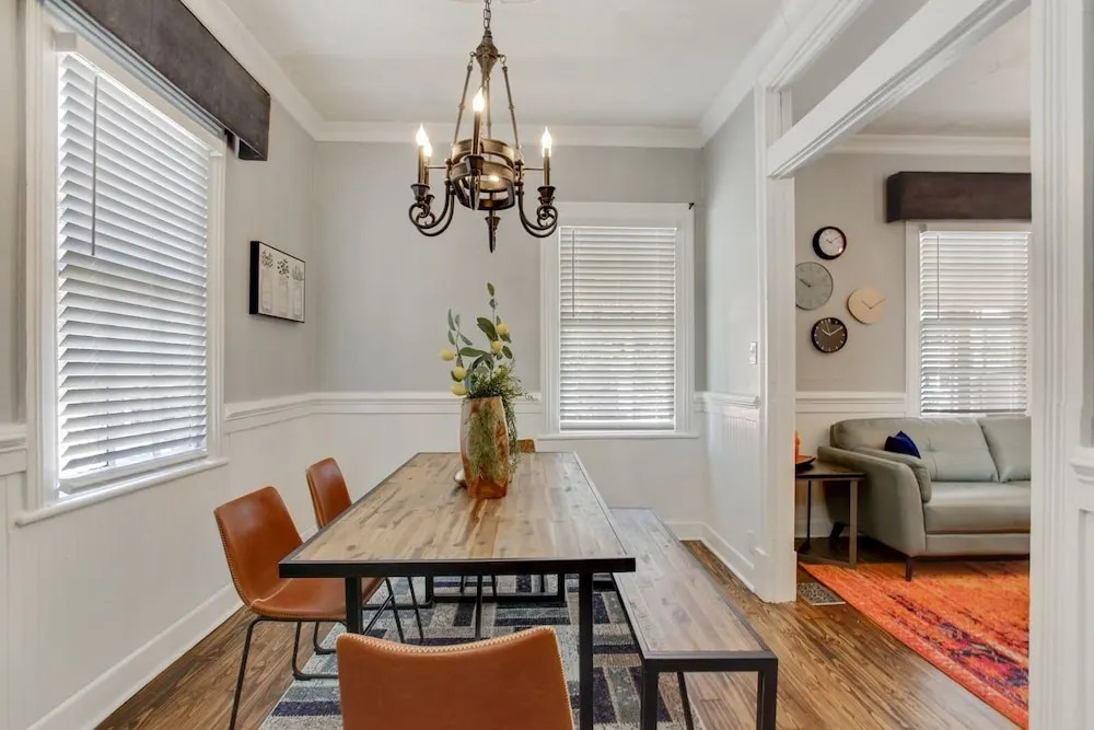 1202 Savannah - 4 Br Home