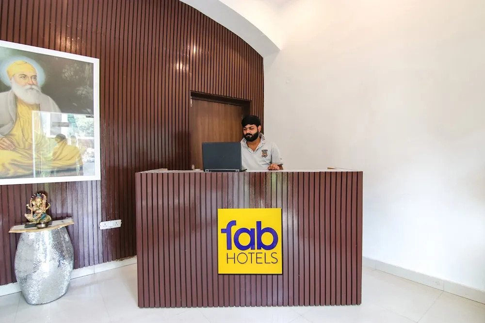 FabHotel Signature Luxe Inn