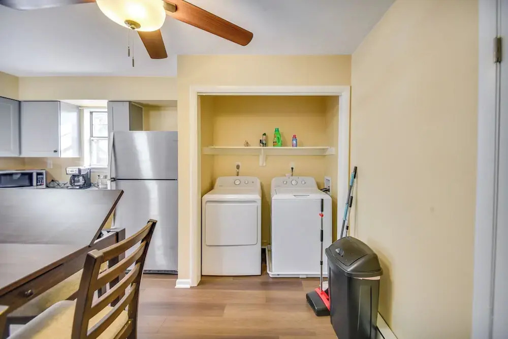 < 1 Mi to Beach! Quaint Norfolk Duplex w/ Yard