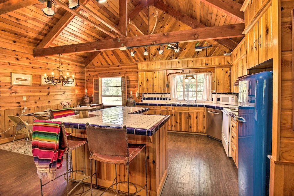 1 Mi to Rainbow Lake: Lakeside Cabin w/ Deck!