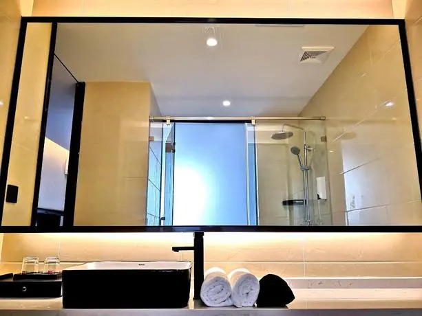 IU Hotel·Qingdao Development Zone Jinshatan