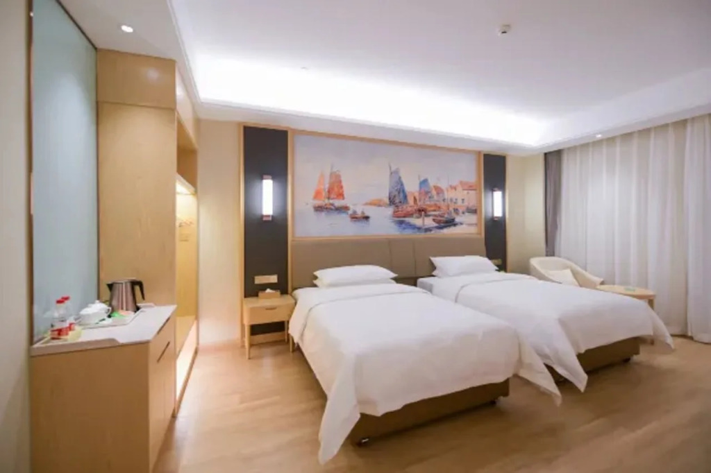 Vienna International Hotel (Causeway Bay Plaza Honggutan Center Nanchang)