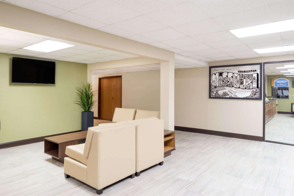 Super 8 by Wyndham Charleston Sikeston East MO