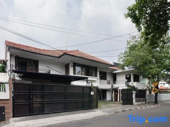 Urbanview de Dharmawangsa Suite Hotel