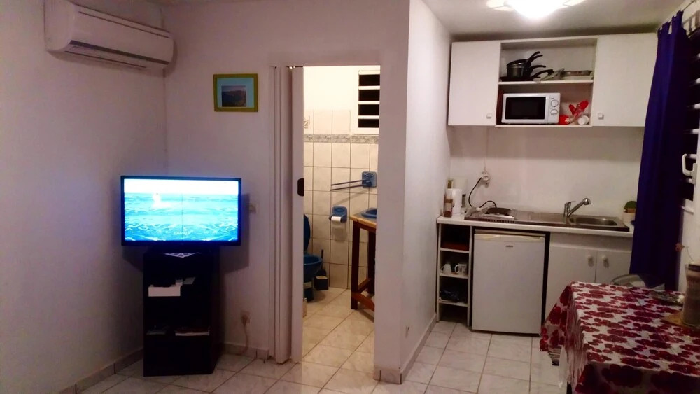 Studio in Baie Mahault , with Pool Access, Enclosed Garden And Wifi - 12 Km From the Beach