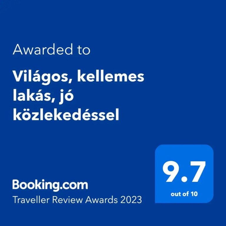 Világos, kellemes lakás, jó közlekedéssel