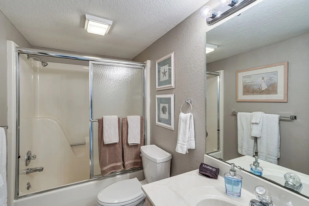 Lakefront Osage Beach Abode w/ Grill & Pool Access