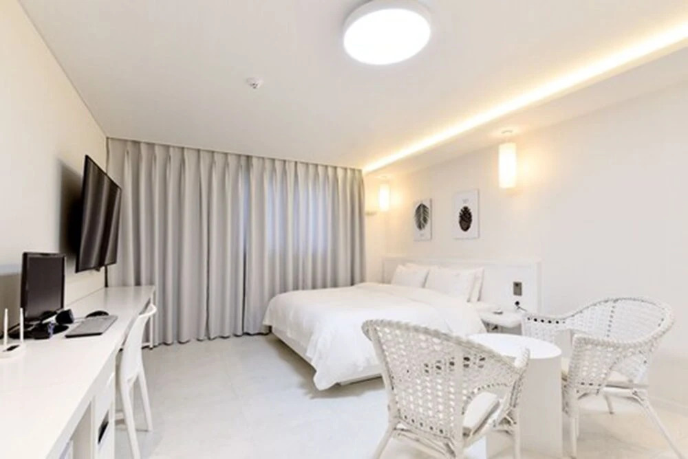 E-Stay Hotel