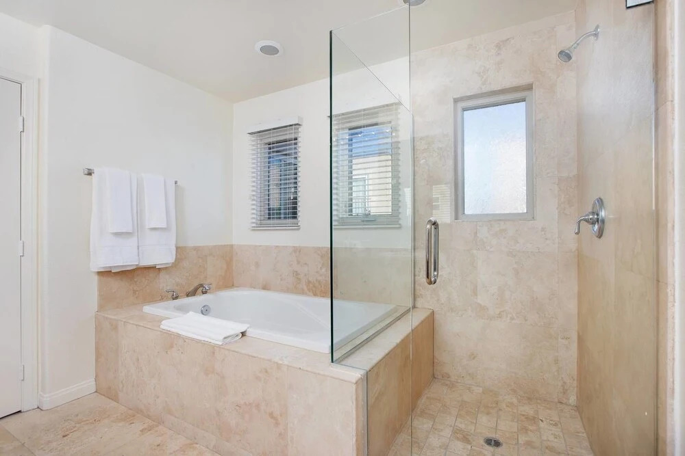 Scenic 4br/3.5ba in PB by Domio