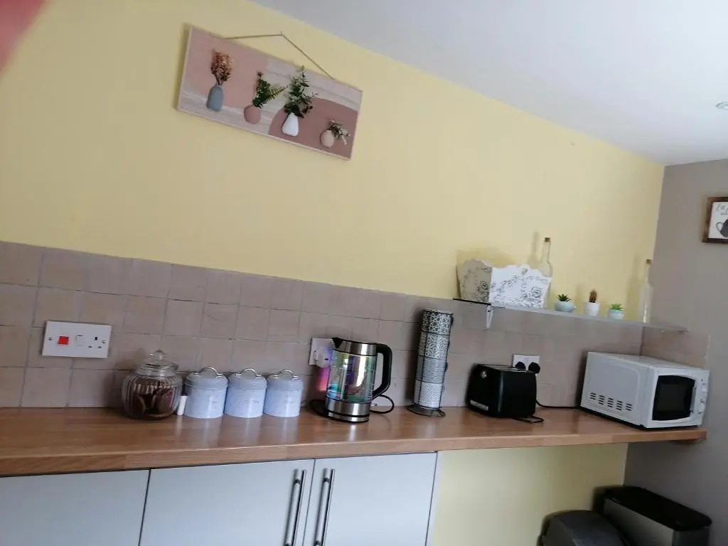 Tynant House- Modern 3 bed house- City centre and FREE parking