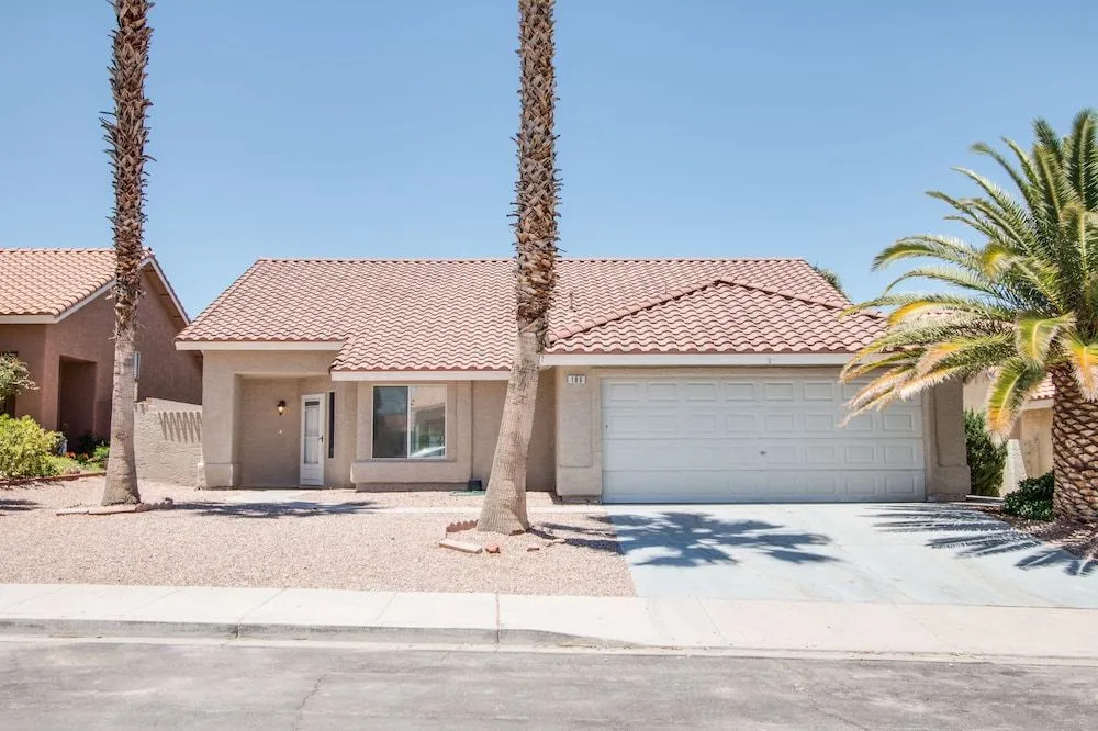 Beautiful Spacious House very Nice area