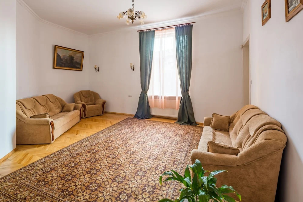 Three rooms on Hnatyuka 3