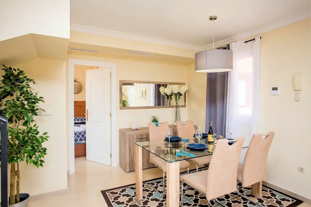 Beautiful 2 Bed 2 Bath, Duplex Penthouse JC30