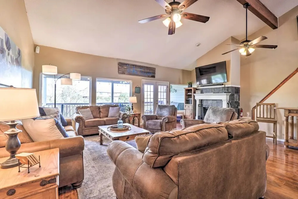 Lakefront Home w/ Point Venture Golf Access