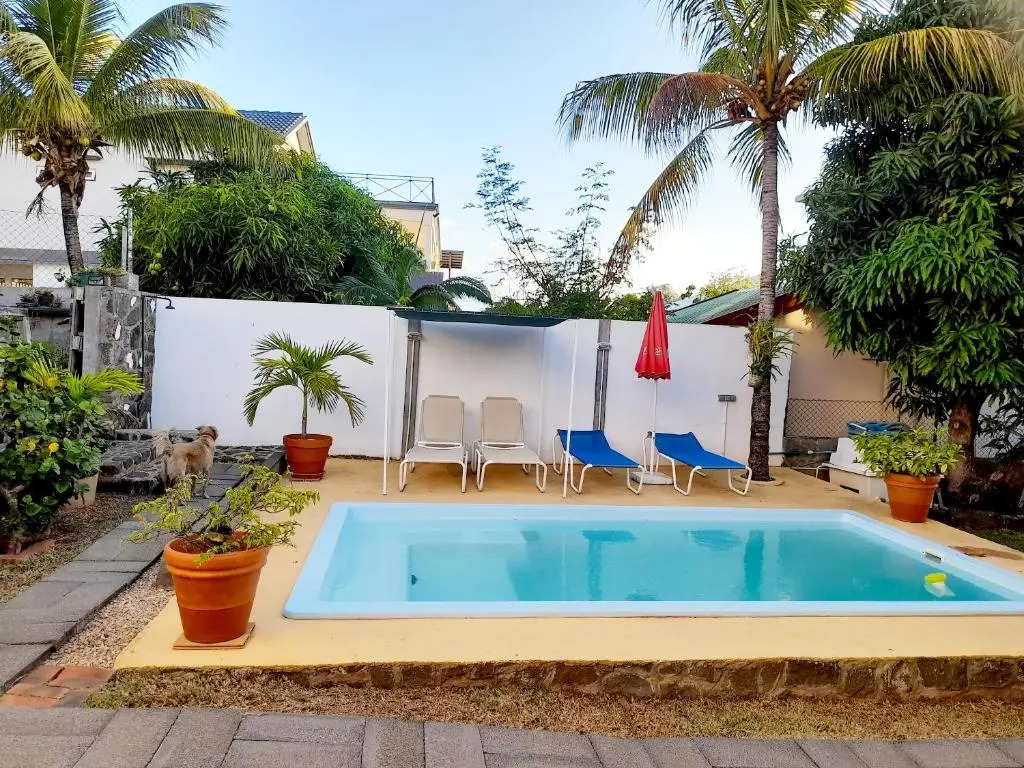 One bedroom appartement at Flic en Flac 800 m away from the beach with shared pool enclosed garden and wifi