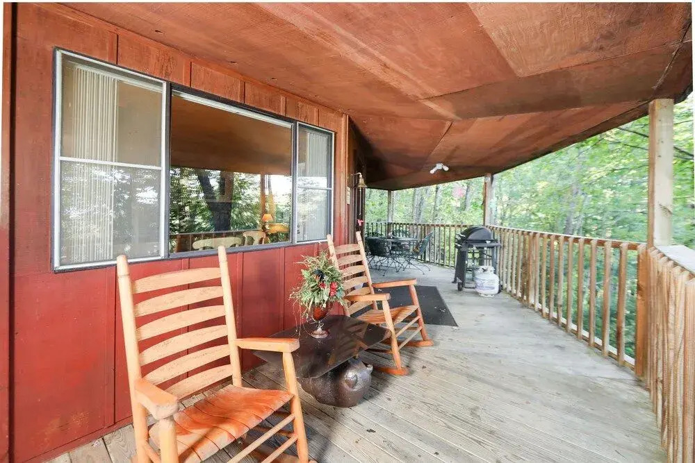 1429 Zurich Rd Chalet