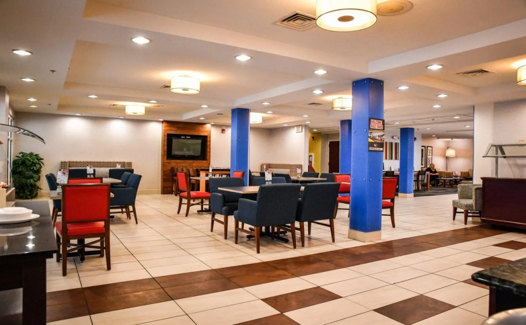 Holiday Inn Express Hotel & Suites - Concord by IHG