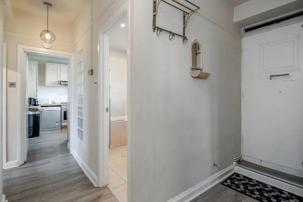 Perfect Location 2 Bed South Kensington Knightsbridge Chelsea with AC