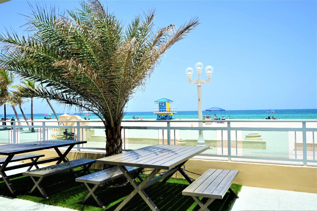 Diane Oceanfront Suites
