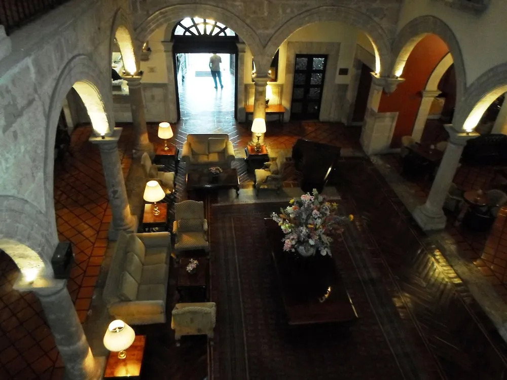 Hotel Virrey De Mendoza