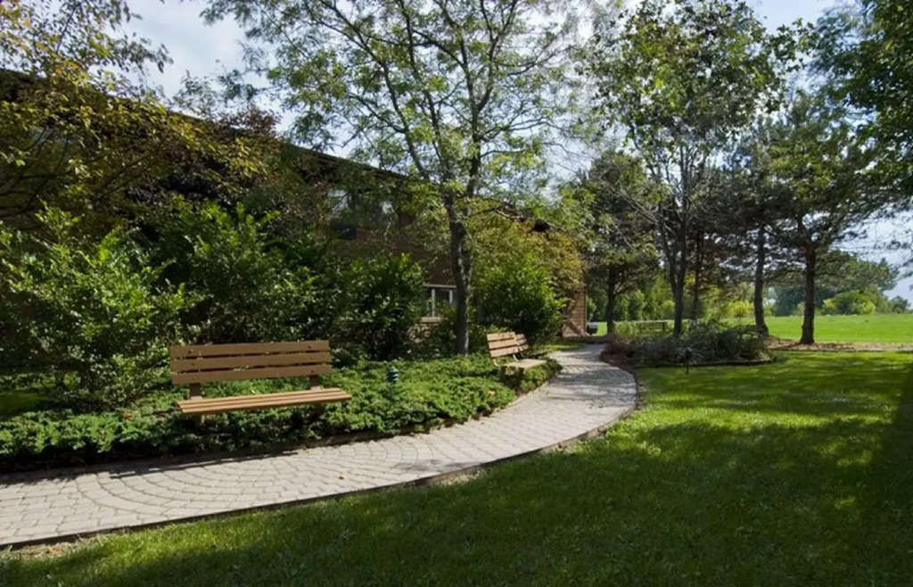 Carlton Lodge Hotel and Suites