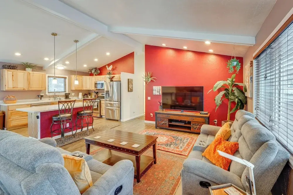 Heart of Anchorage! Home Near Shops & Eats