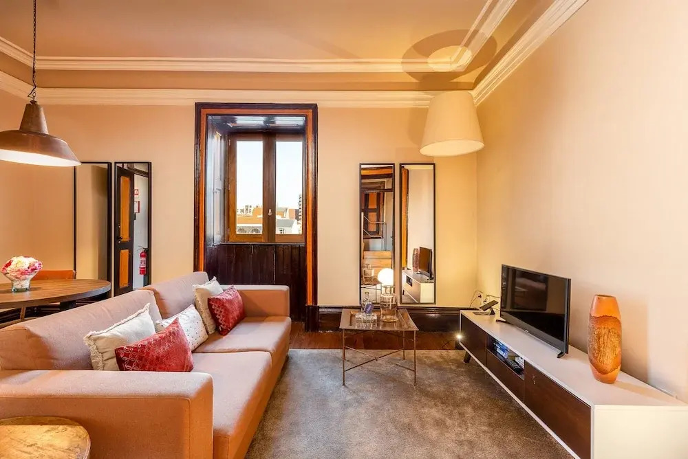 Central Porto Stay With Balcony