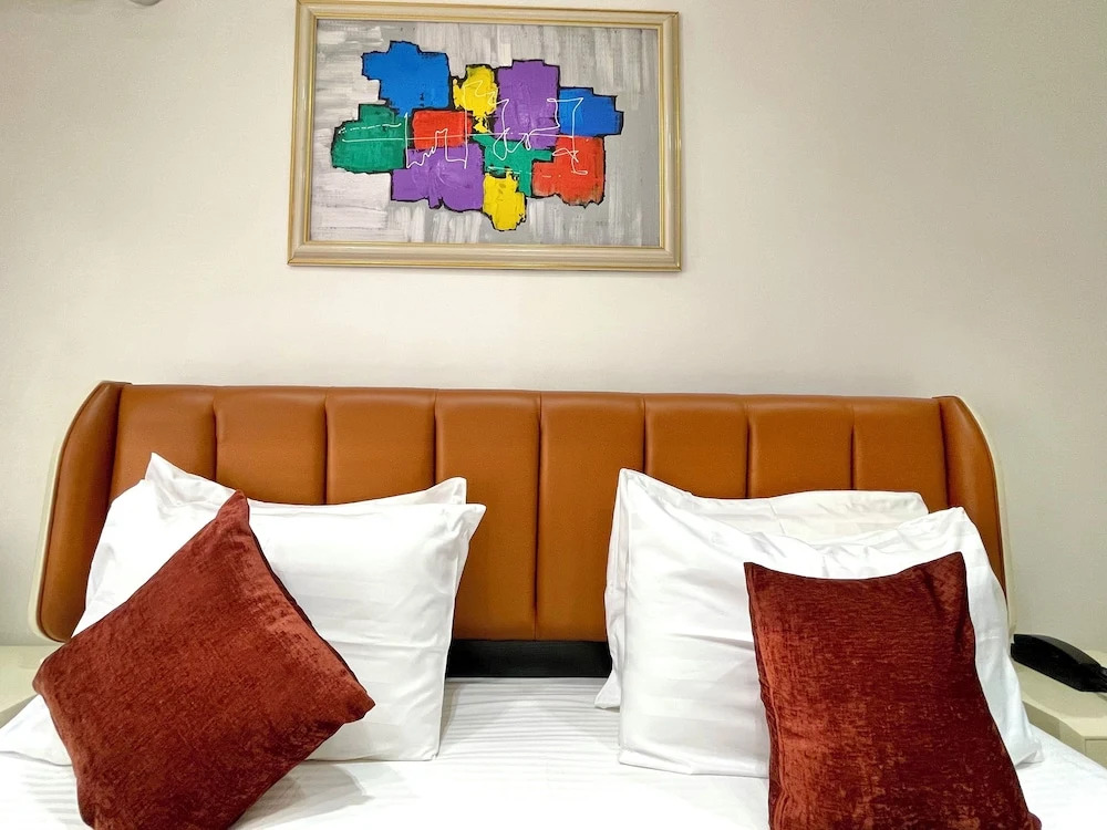 Glovis Suites