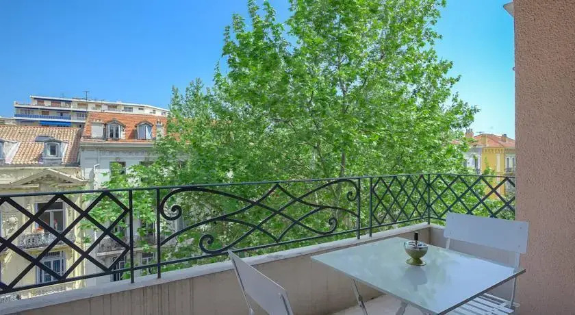 Livia Cannes Bas Carnot C35