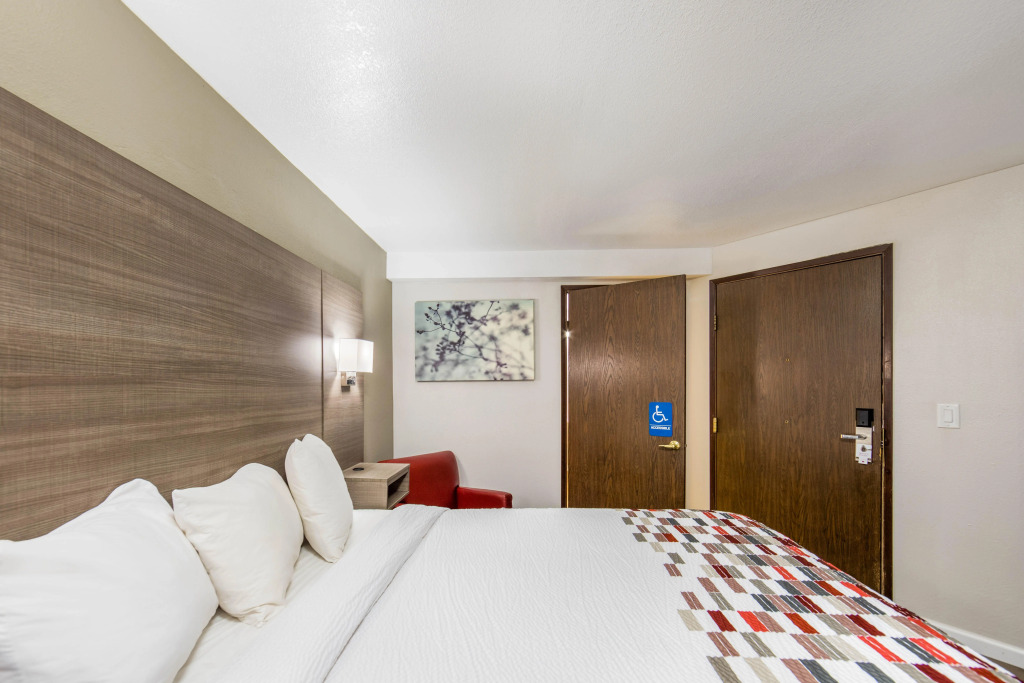 Ramada by Wyndham Medford Airport North