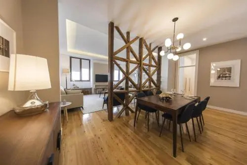 Lovelystay - Downtown 2Bedroom Wonder