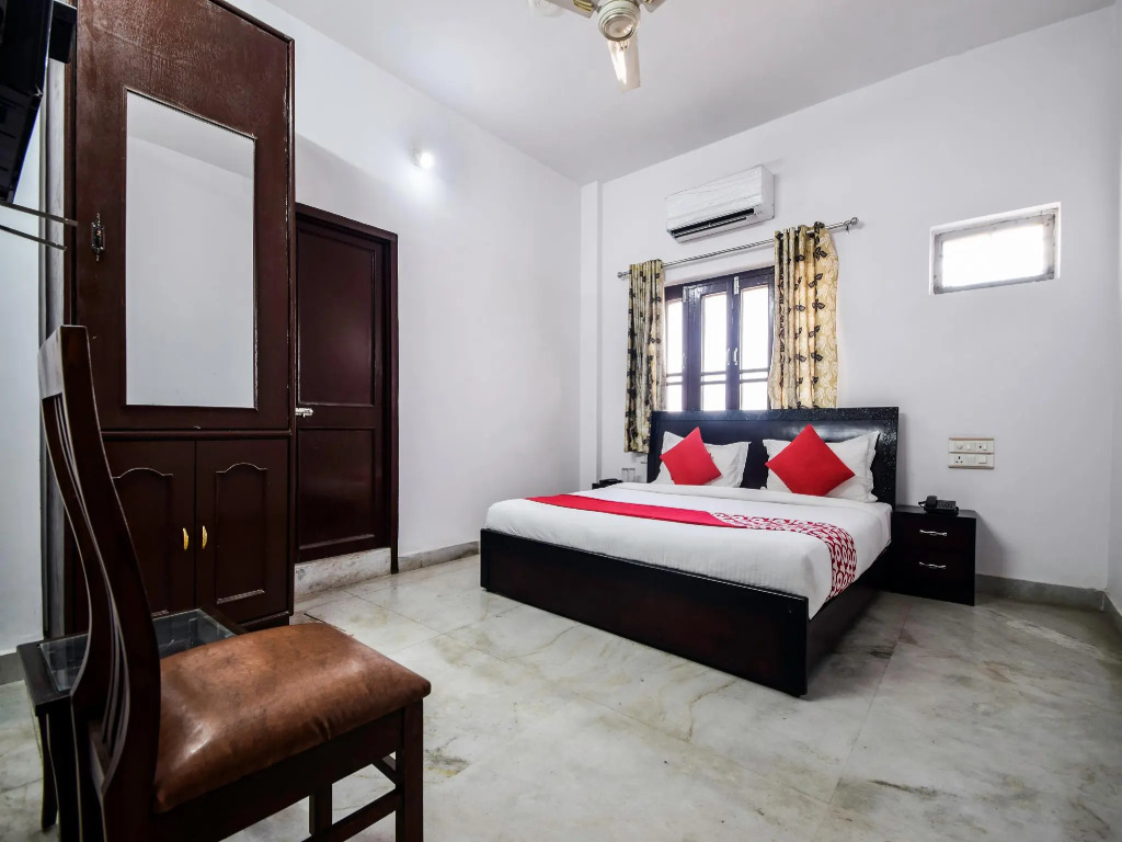 OYO 9971 Hotel Royal T
