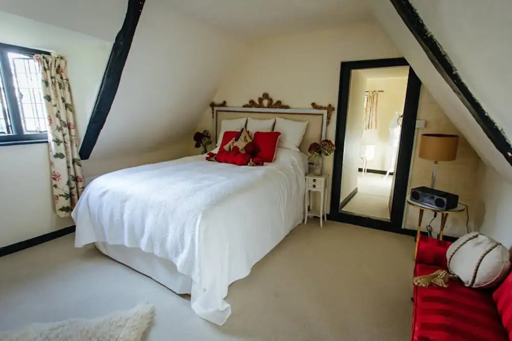Elizabethan Manor House - Sleeps 2-4 - Parking