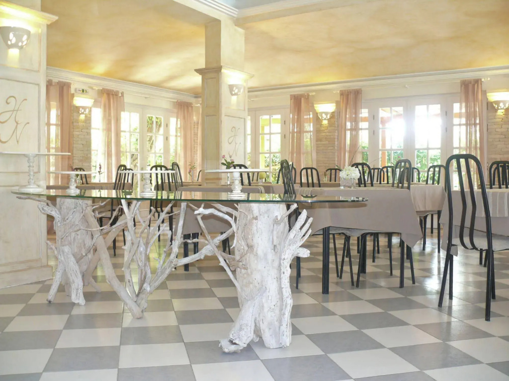 Nefeli Hotel