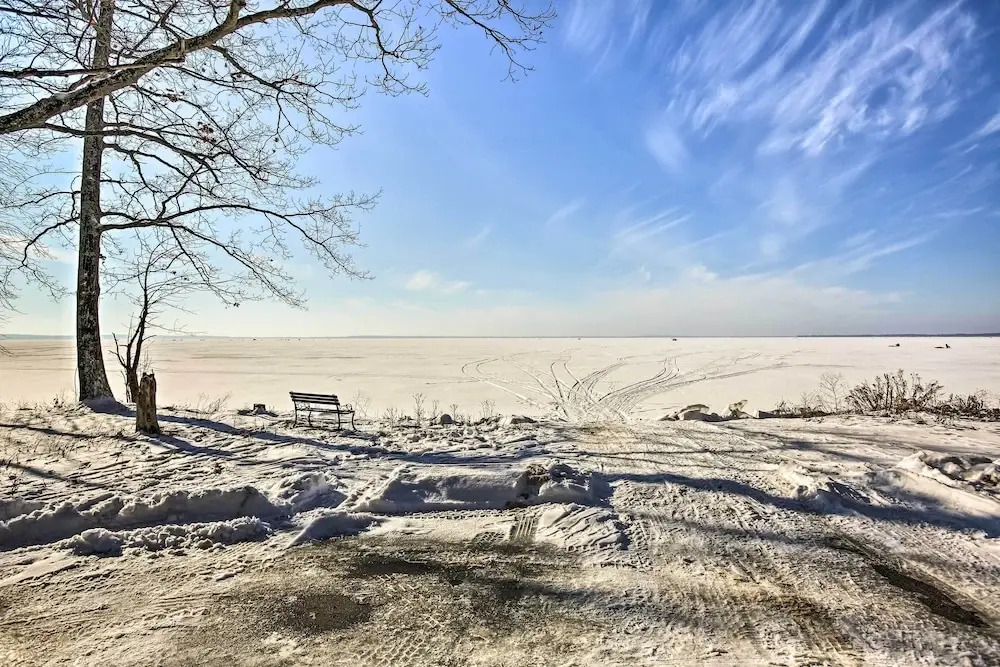 4 Season, Waterfront Houghton Lake House w/ Dock!