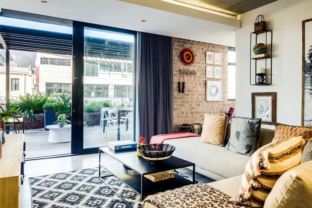 Contemporary Charming Apartment The Urban Edge