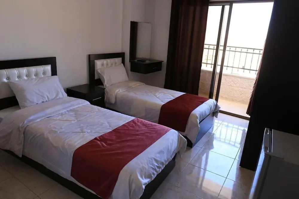 Weekend Hotel