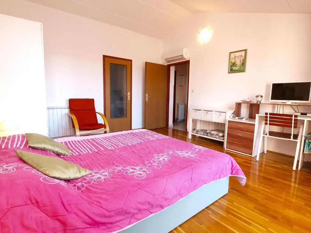 Apartments Orange 994