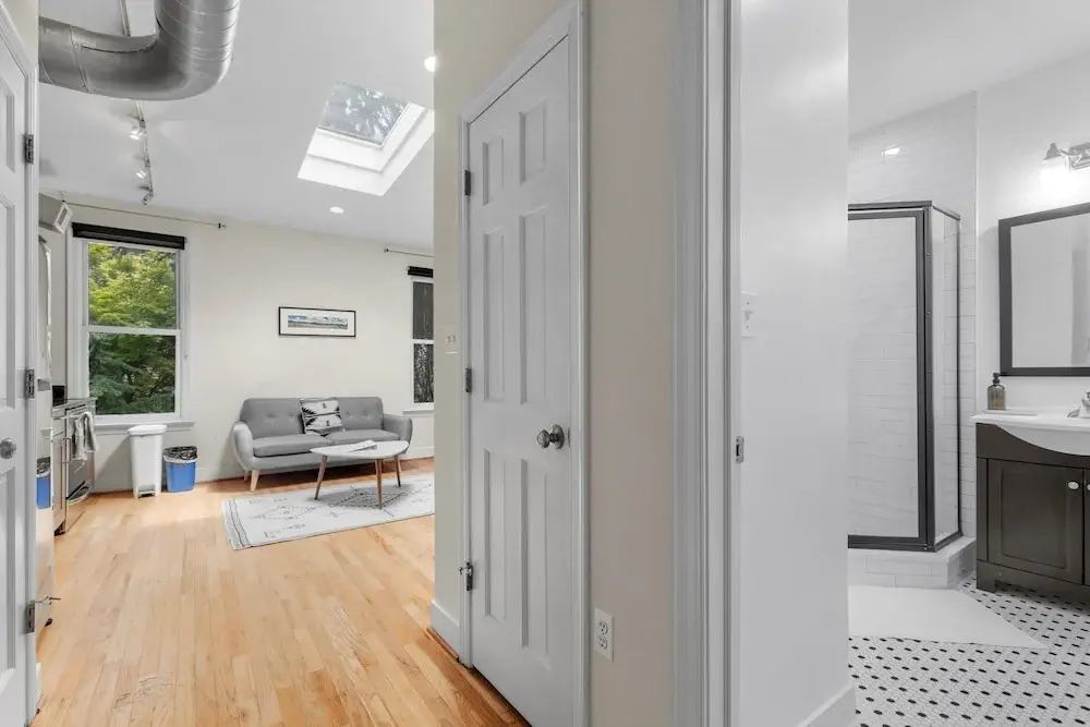 Logan Circle Carriage House 1b-1b Central Bright