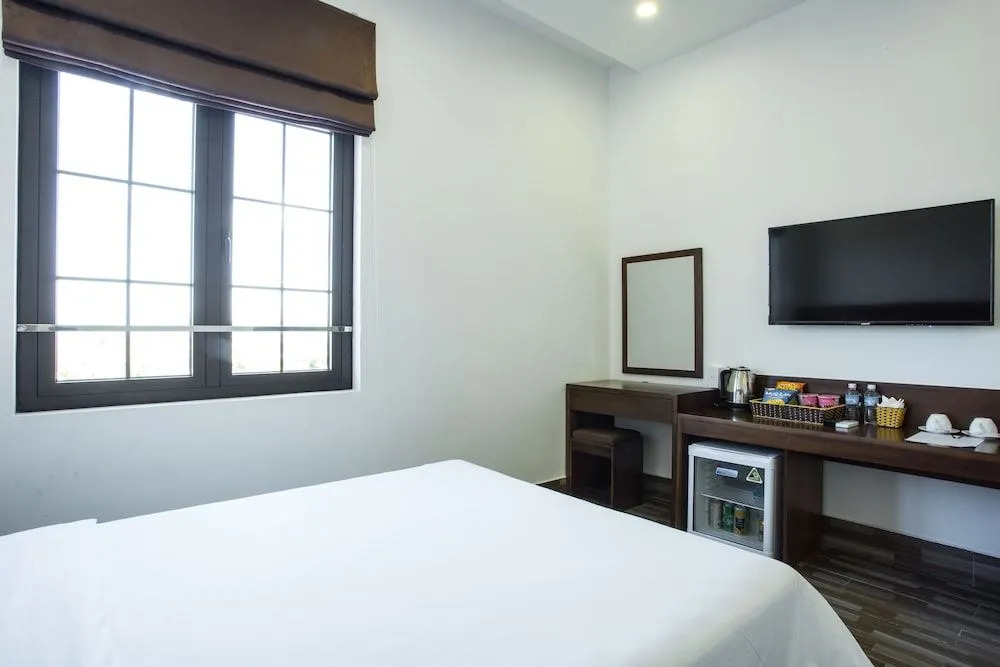 Red Coral Ha Long Hotel