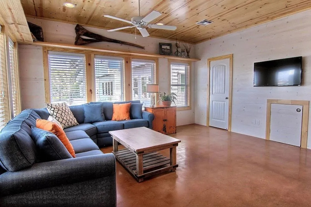 Station Street - 4 Br Townhouse